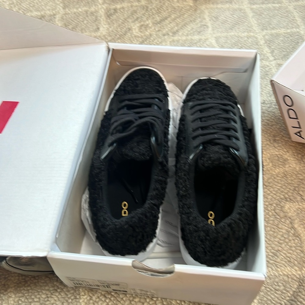 NWT Aldo Oloasen-98 Fluffy Sneakers Black size 8.5